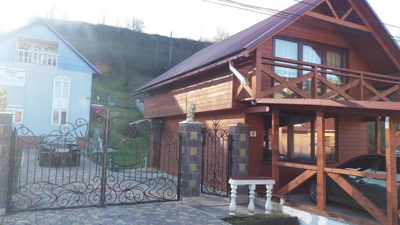 У Люби Huklyvyy 외부 사진